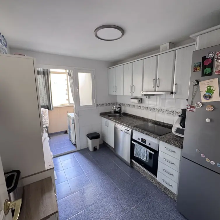 Sale of middle floor apartment in Estepona