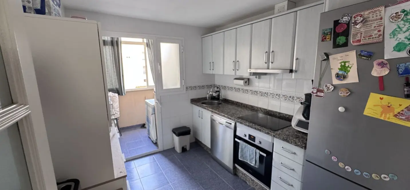 Sale of middle floor apartment in Estepona 3