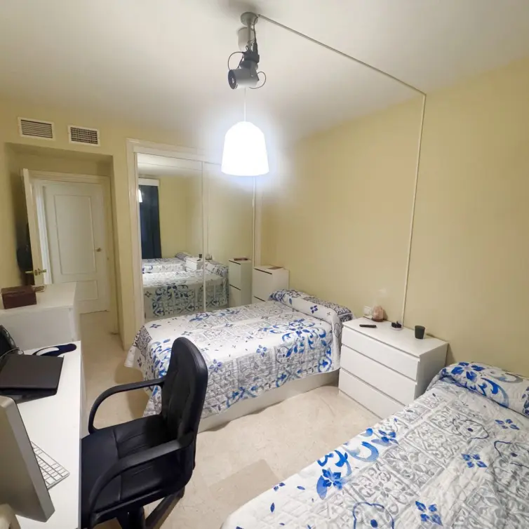 Sale of middle floor apartment in Estepona
