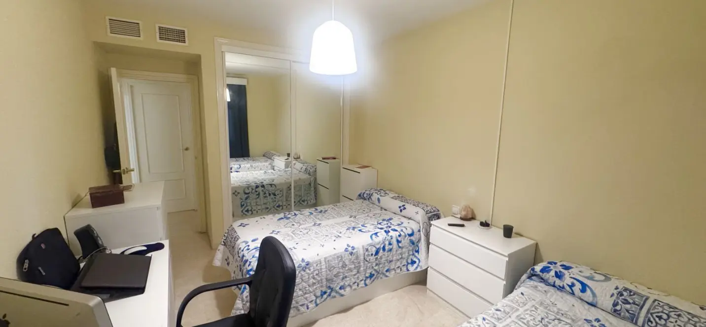 Sale of middle floor apartment in Estepona 4