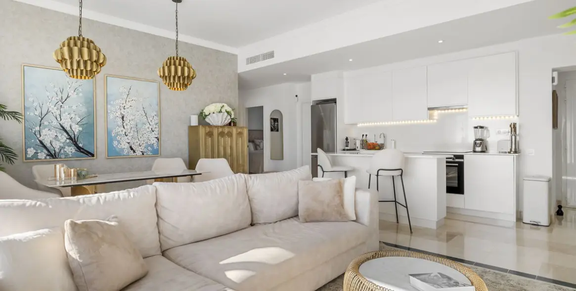 Sale of penthouse duplex in El Paraiso 1