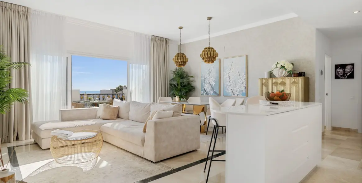 Sale of penthouse duplex in El Paraiso 2