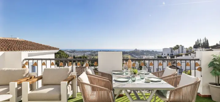 Sale of penthouse duplex in El Paraiso 3