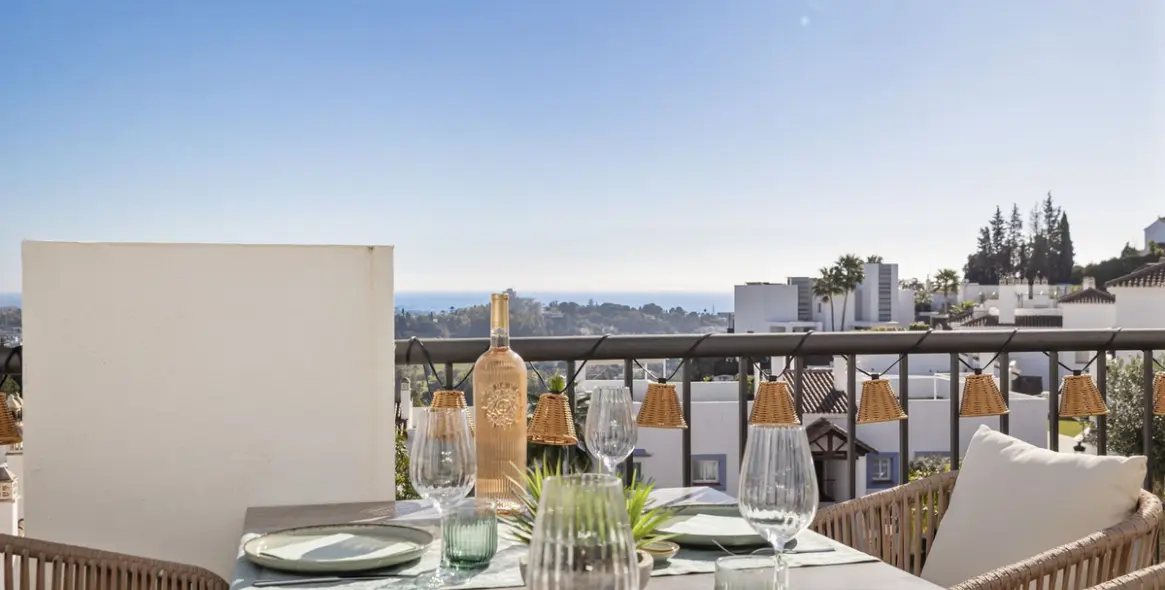 Sale of penthouse duplex in El Paraiso 5