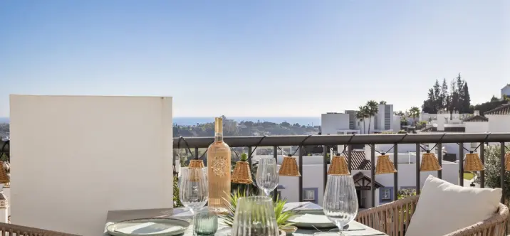 Sale of penthouse duplex in El Paraiso 4