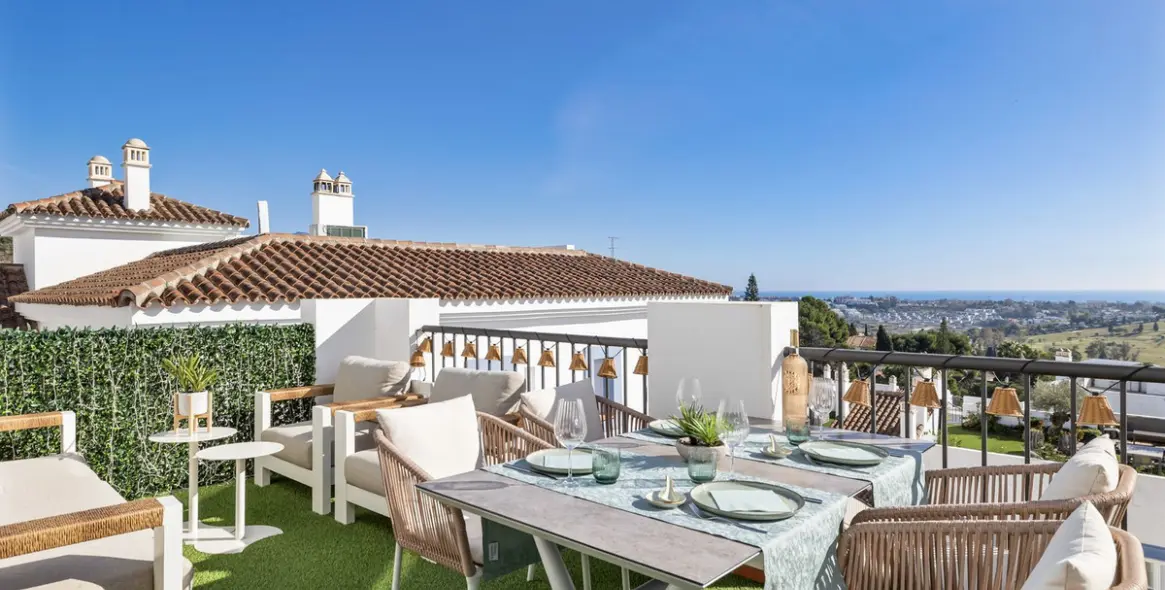 Sale of penthouse duplex in El Paraiso 9