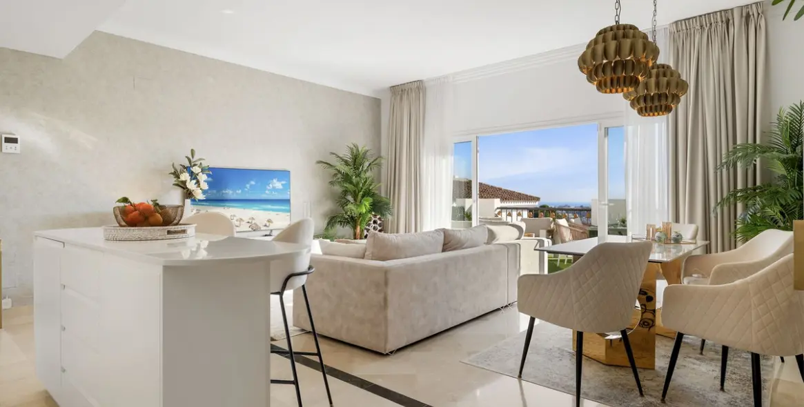 Sale of penthouse duplex in El Paraiso 16