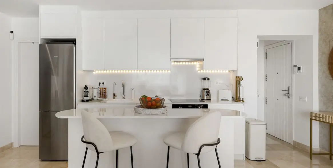 Sale of penthouse duplex in El Paraiso 17