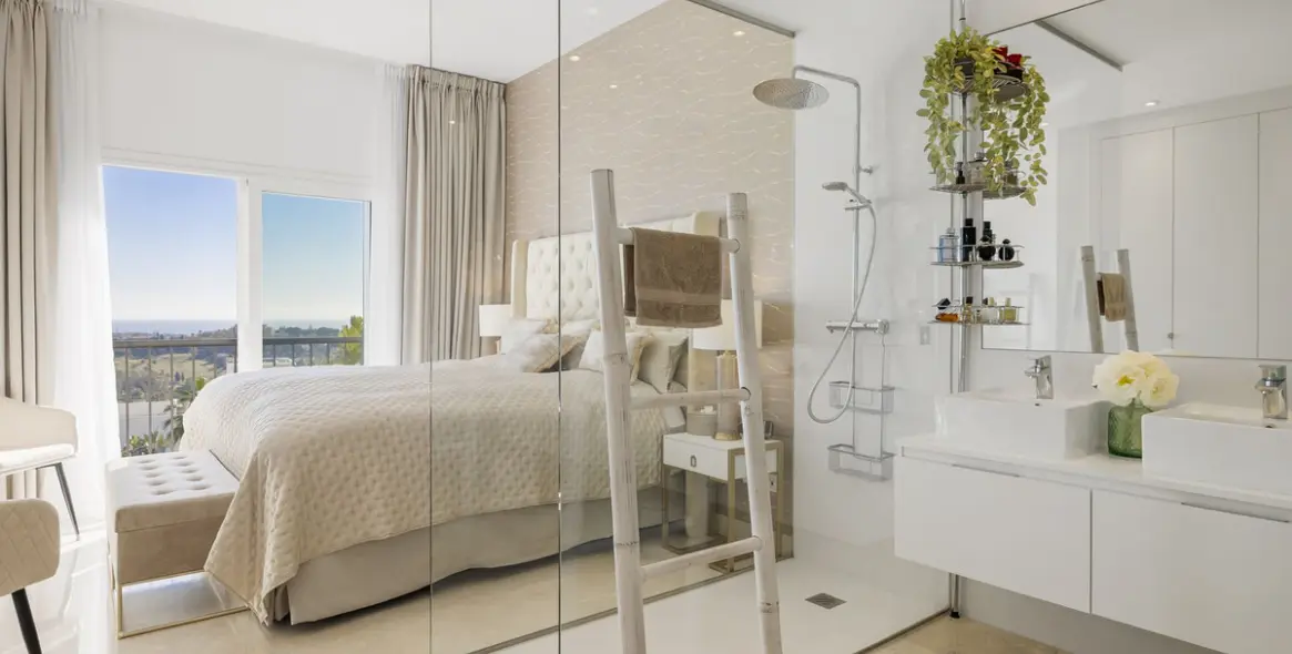 Sale of penthouse duplex in El Paraiso 21