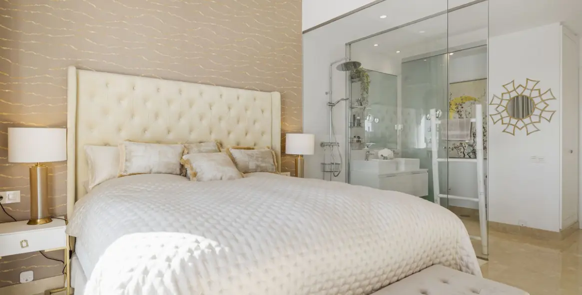 Sale of penthouse duplex in El Paraiso 22