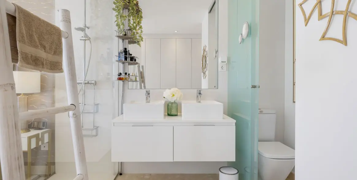 Sale of penthouse duplex in El Paraiso 24