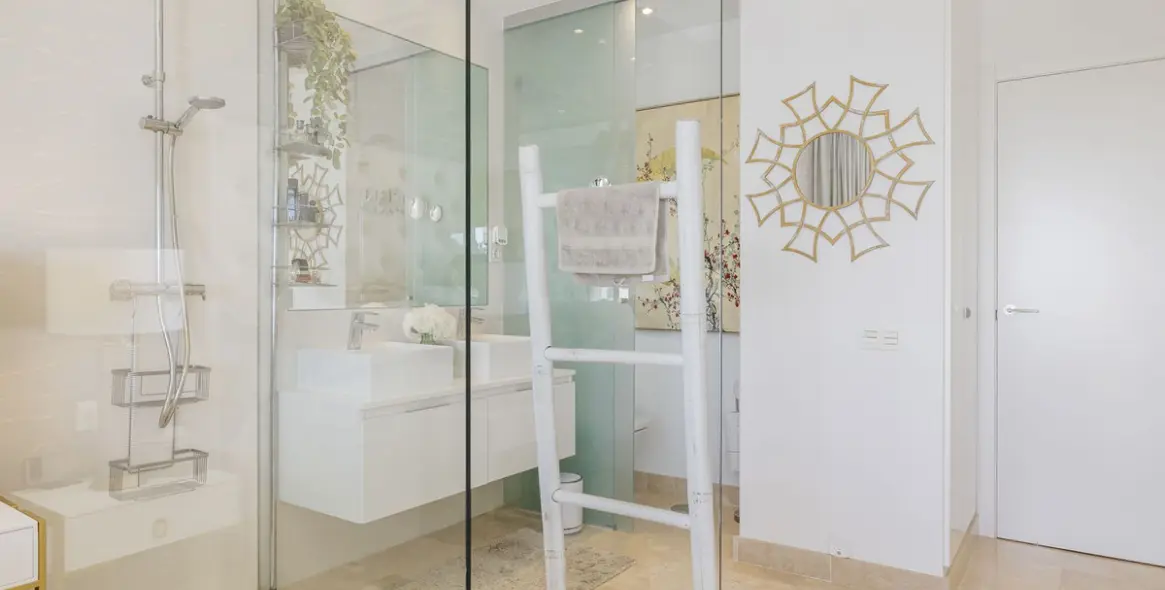 Sale of penthouse duplex in El Paraiso 25