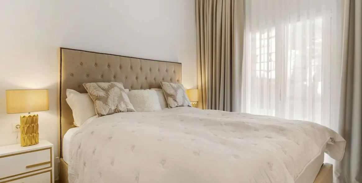 Sale of penthouse duplex in El Paraiso 26