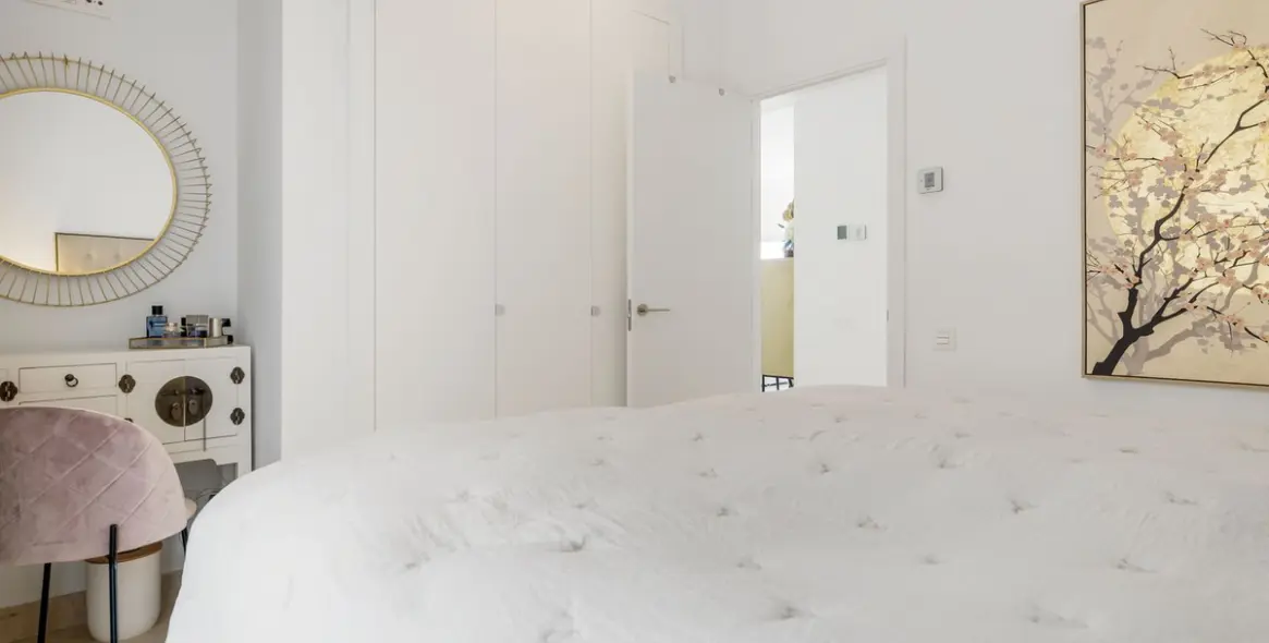 Sale of penthouse duplex in El Paraiso 27