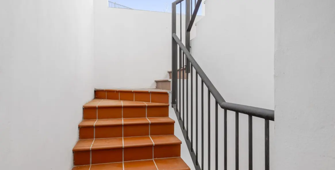 Sale of penthouse duplex in El Paraiso 32