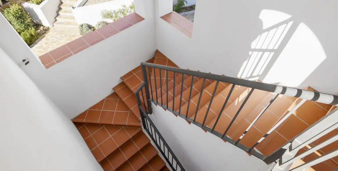 Sale of penthouse duplex in El Paraiso 33