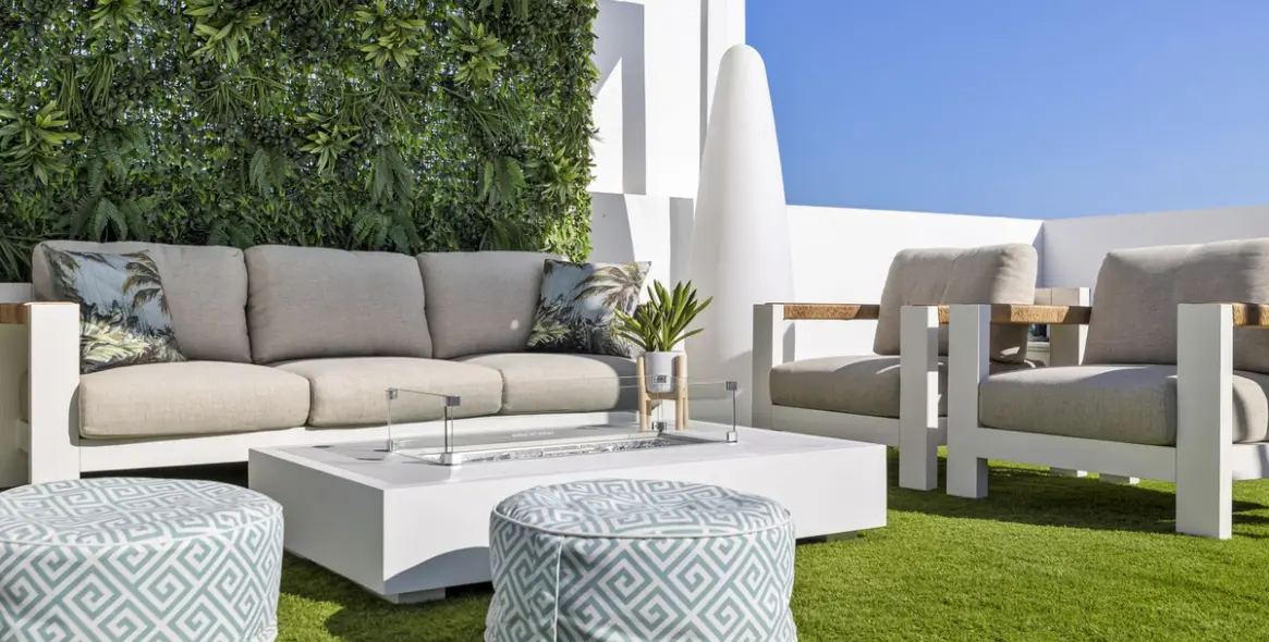 Sale of penthouse duplex in El Paraiso 35