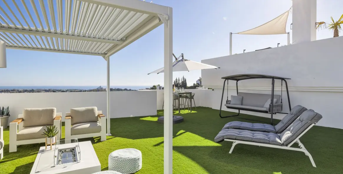 Sale of penthouse duplex in El Paraiso 37