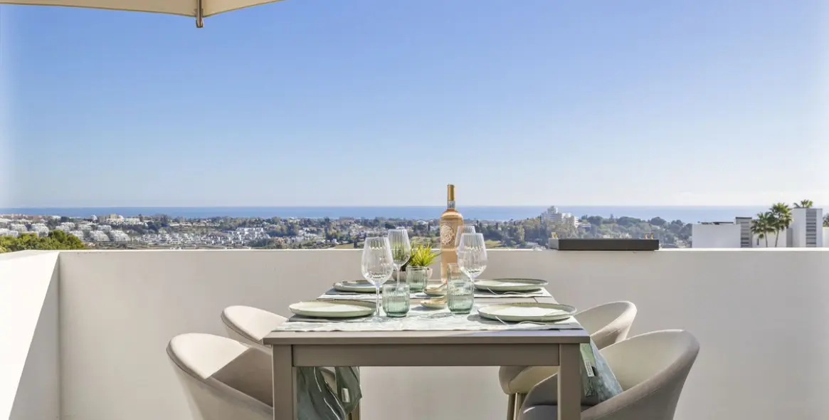 Sale of penthouse duplex in El Paraiso 41