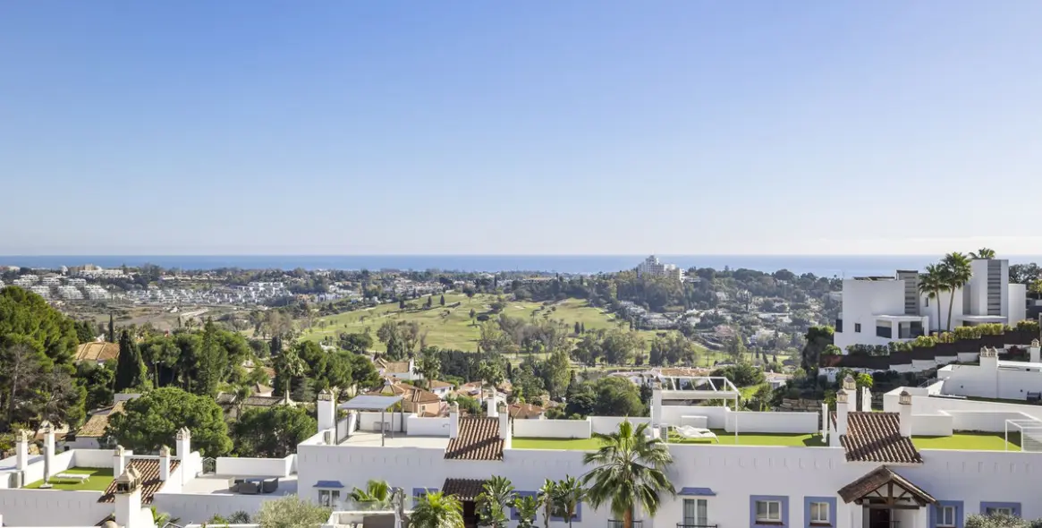 Sale of penthouse duplex in El Paraiso 42