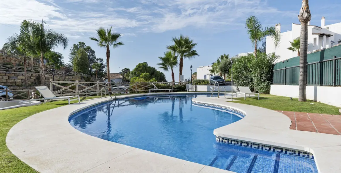 Sale of penthouse duplex in El Paraiso 45