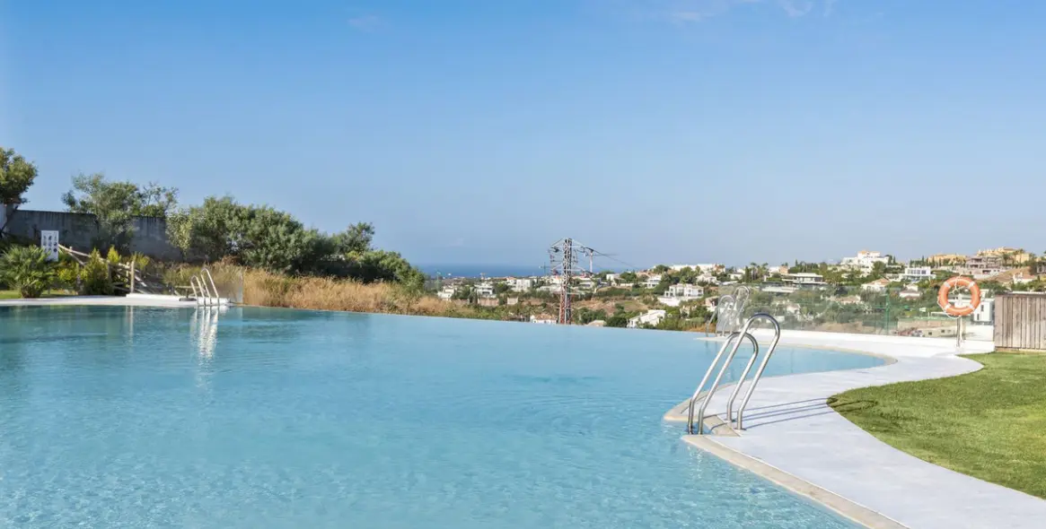 Sale of penthouse duplex in El Paraiso 46