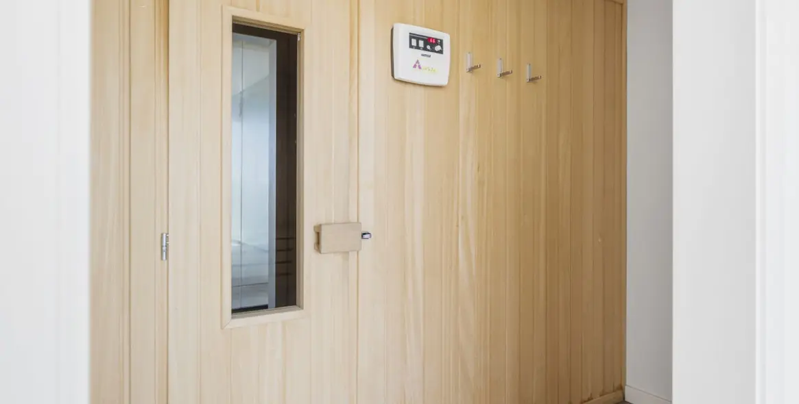 Sale of penthouse duplex in El Paraiso 50