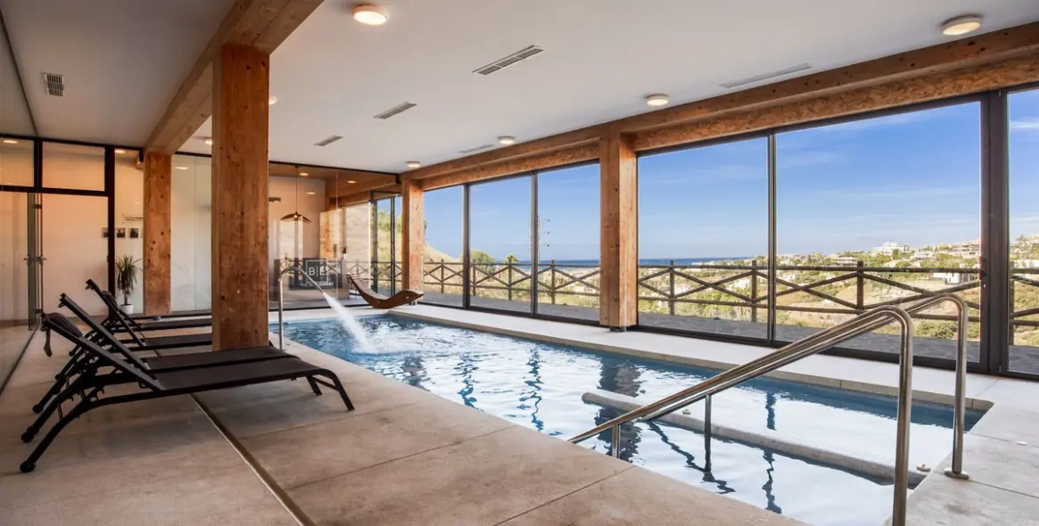 Sale of penthouse duplex in El Paraiso 52