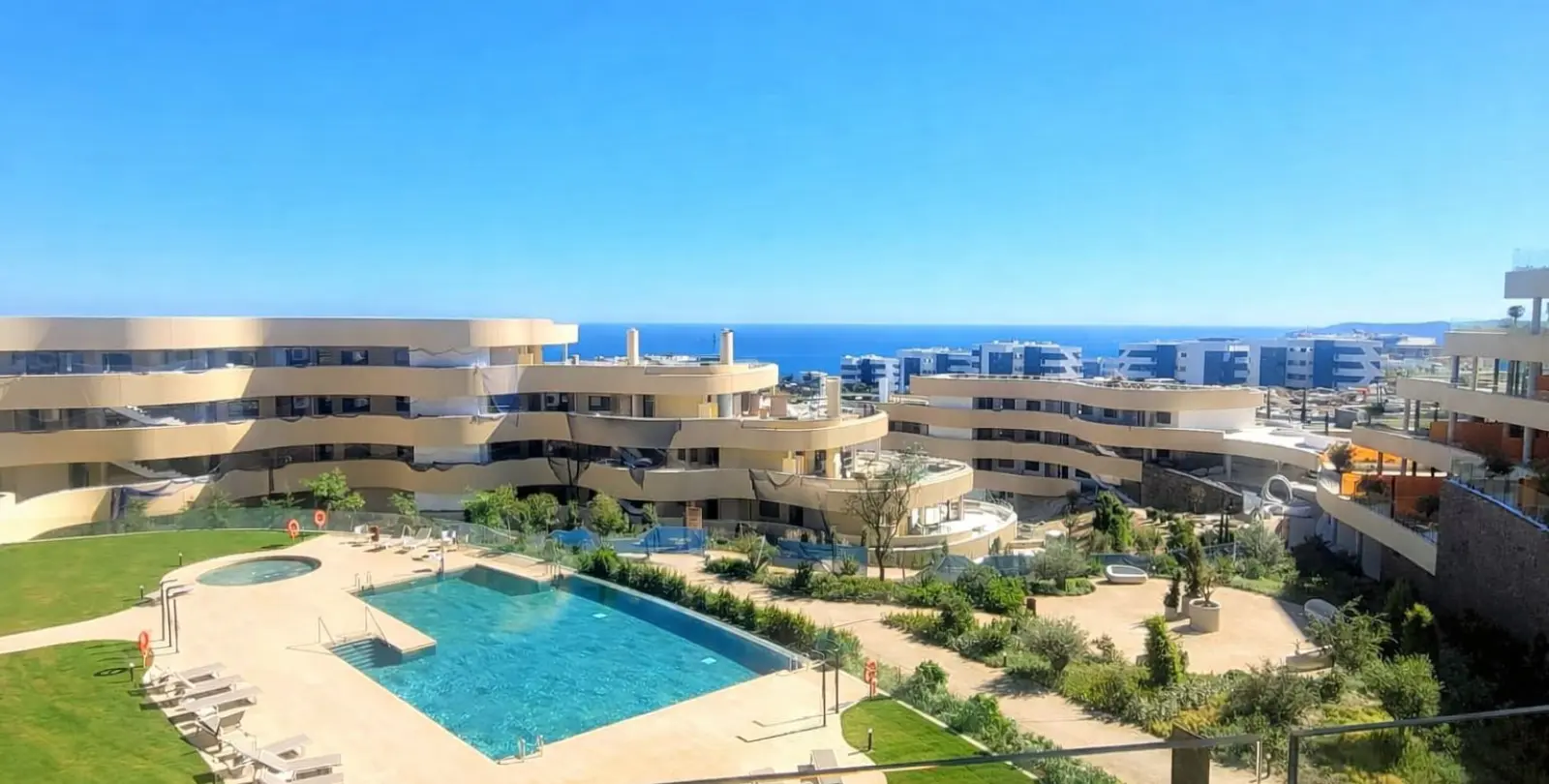 Продажа апартаментов на среднем этаже в Fuengirola 1