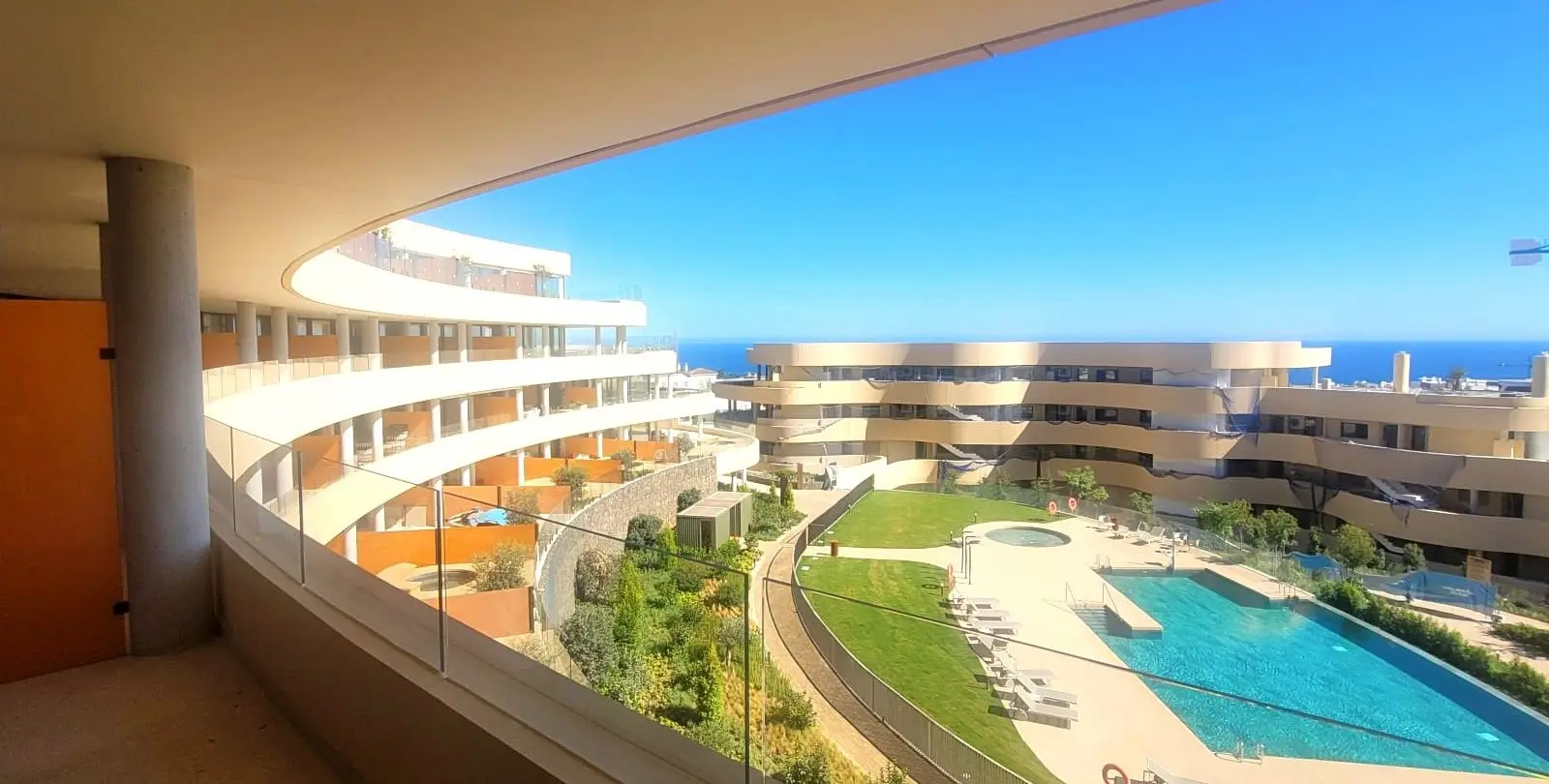 Продажа апартаментов на среднем этаже в Fuengirola 2