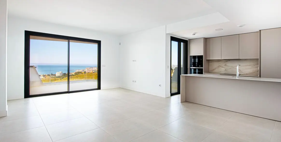 Venta de apartamento en planta media en Fuengirola 2