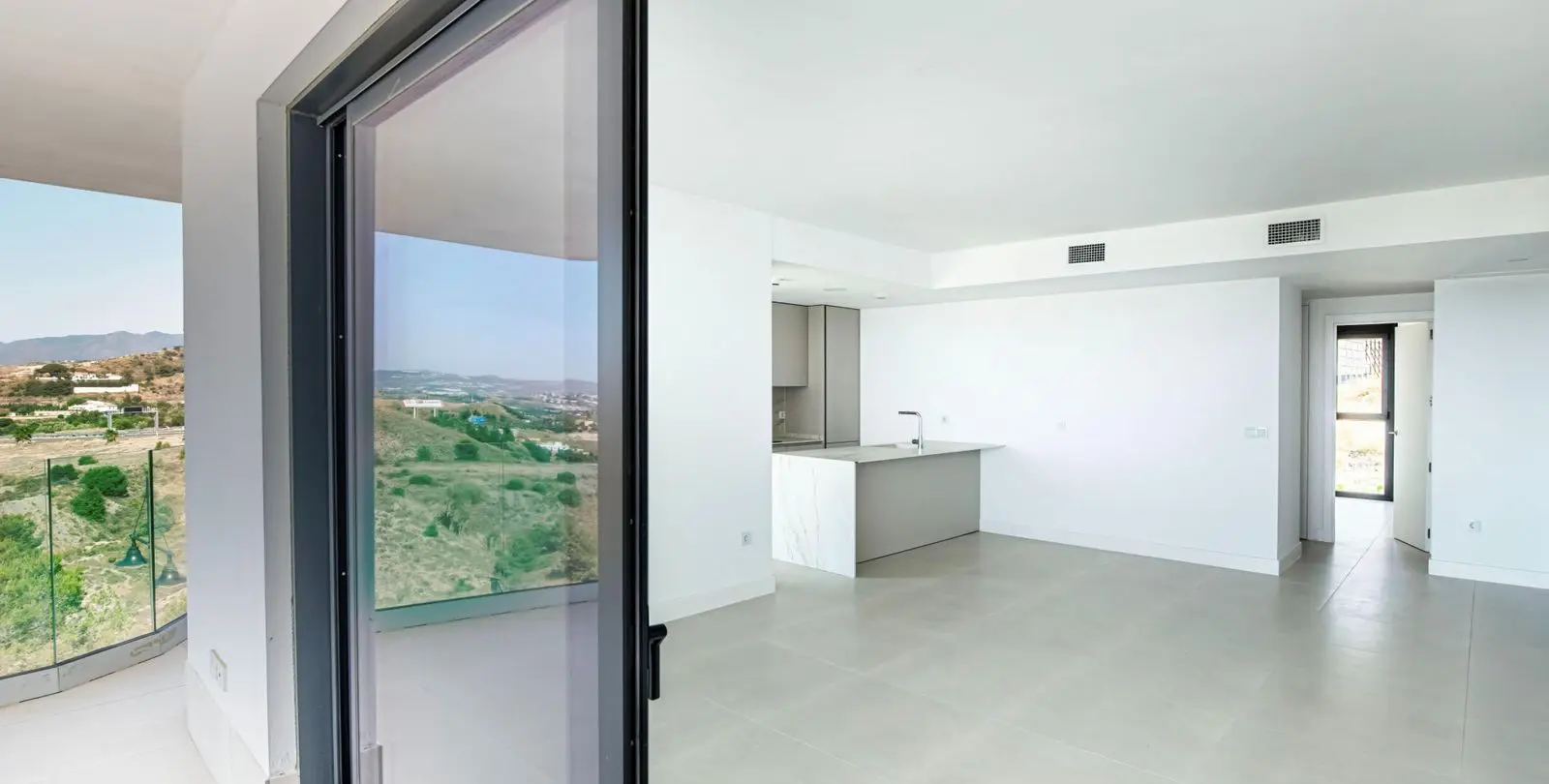 Sale of middle floor apartment in Fuengirola 5