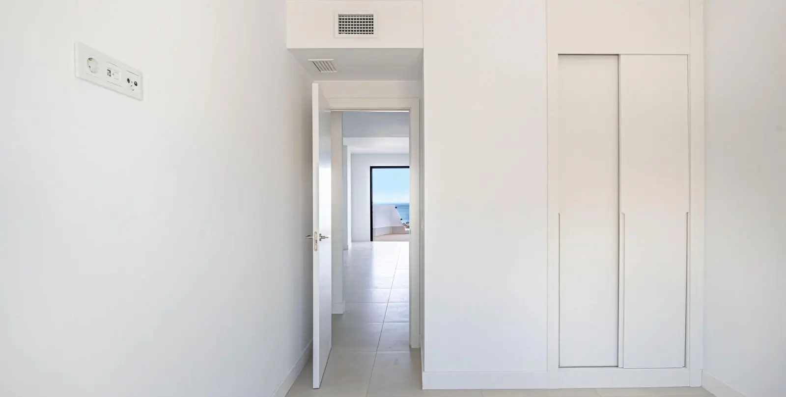 Sale of middle floor apartment in Fuengirola 14