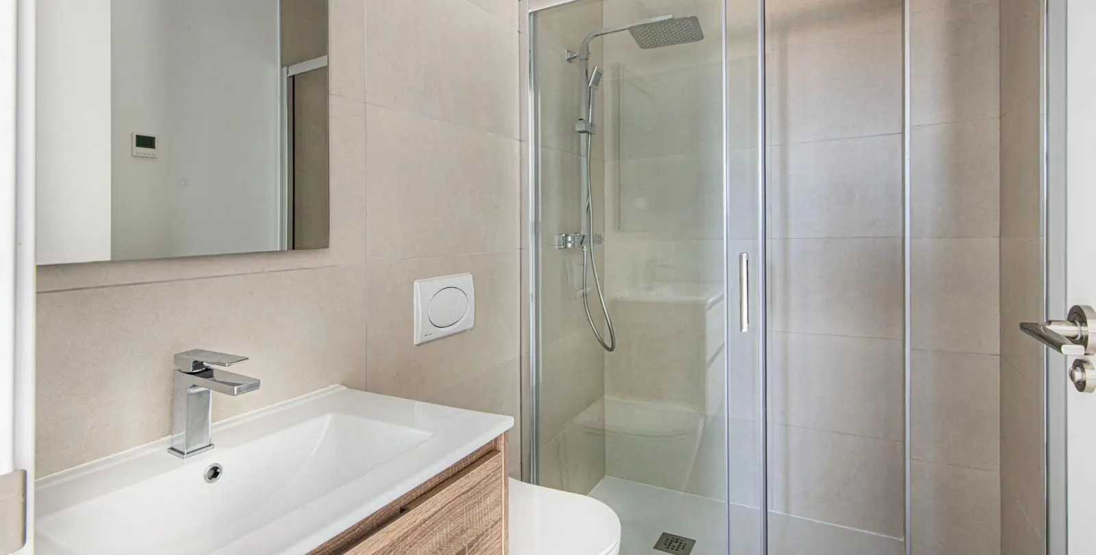 Sale of middle floor apartment in Fuengirola 15