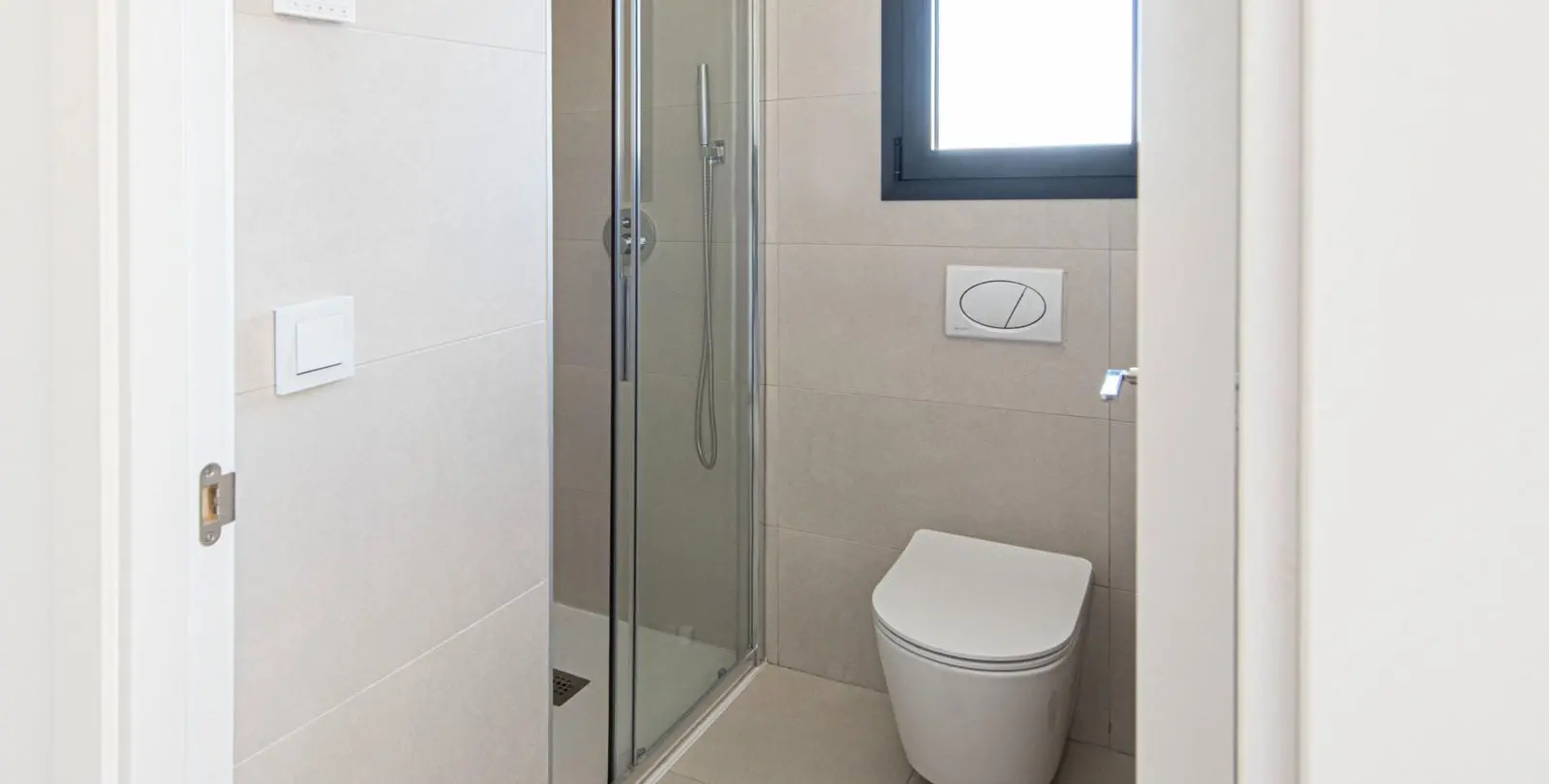 Sale of middle floor apartment in Fuengirola 17