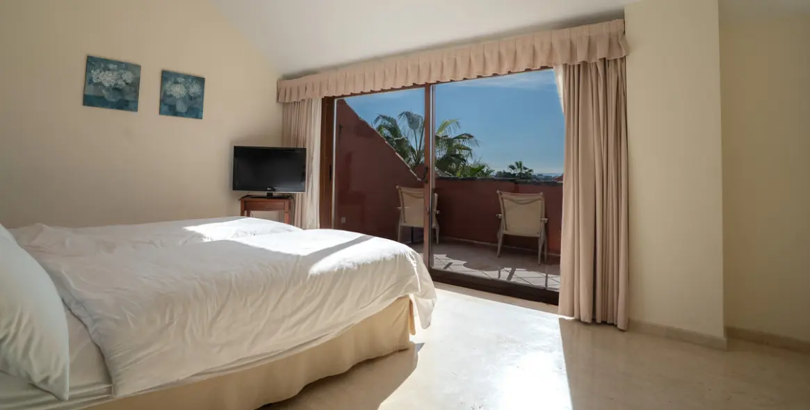 Sale of penthouse in Puerto Banús 15