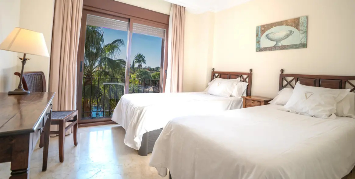 Sale of penthouse in Puerto Banús 18