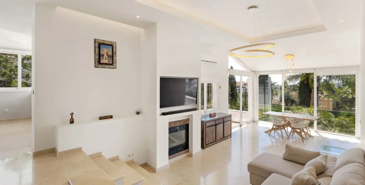 Sale of detached villa in Mijas Golf 9