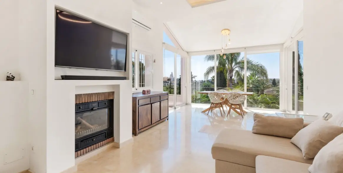 Sale of detached villa in Mijas Golf 10