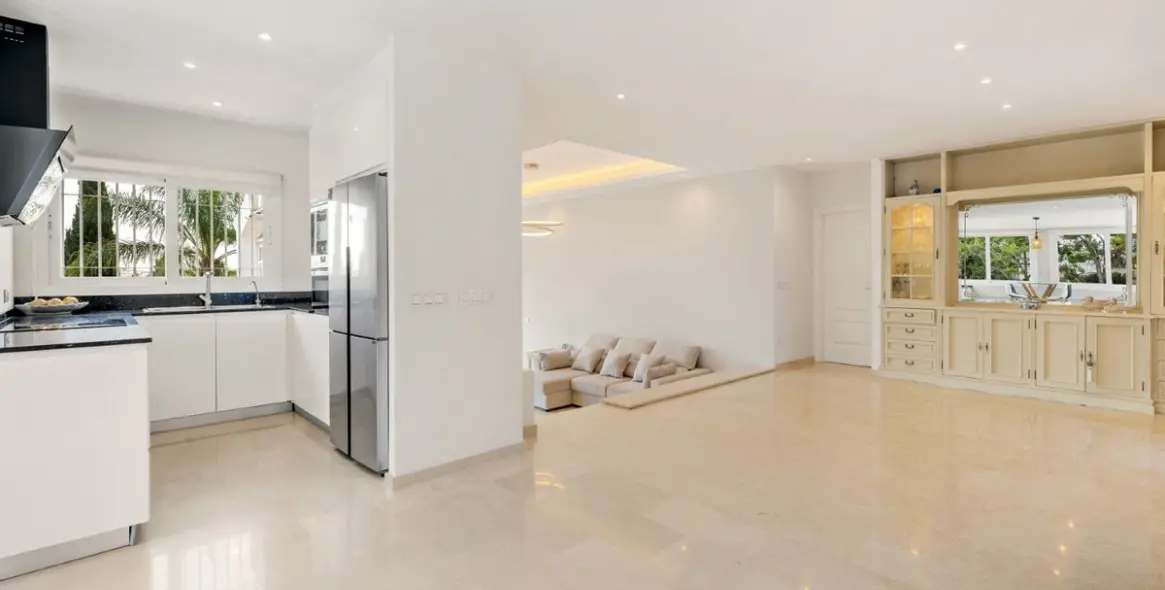 Sale of detached villa in Mijas Golf 17