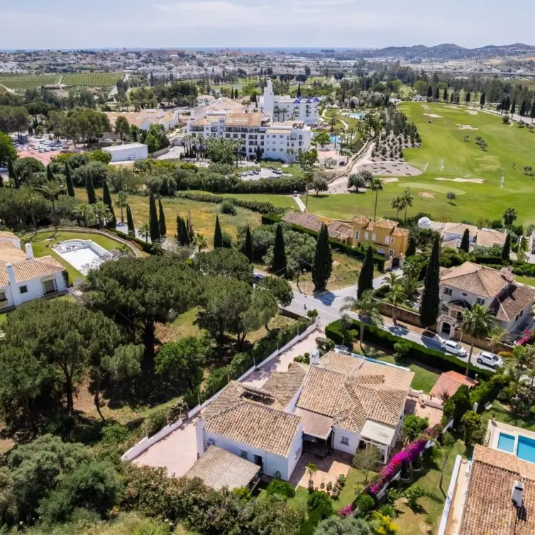 Продажа  отдельно стоящей виллы в Mijas Golf