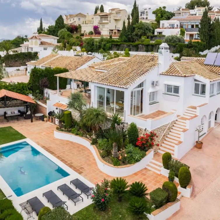 Продажа  отдельно стоящей виллы в Mijas Golf