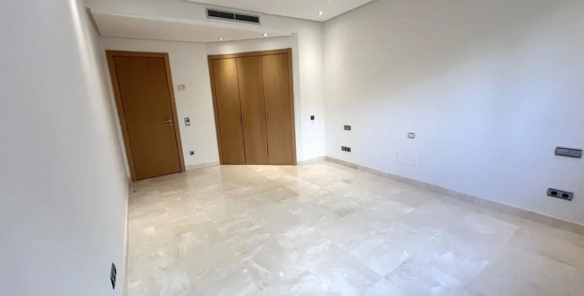 Sale of ground floor apartment in Sierra Blanca 19
