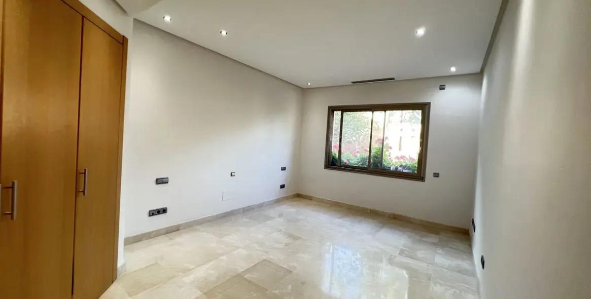 Sale of ground floor apartment in Sierra Blanca 20