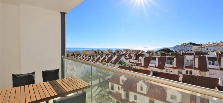 Краткосрочная аренда апартаментов на среднем этаже в Estepona 0