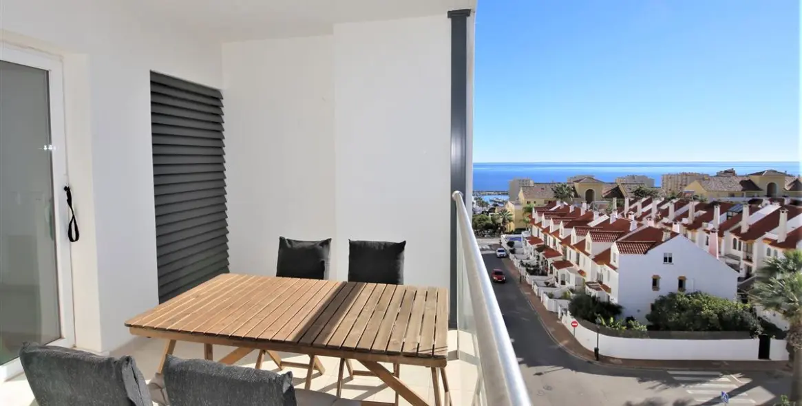 Short-term rent of middle floor apartment in Estepona 3