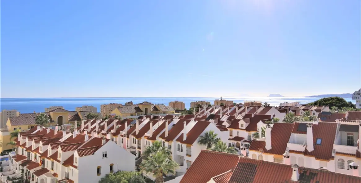 Short-term rent of middle floor apartment in Estepona 9