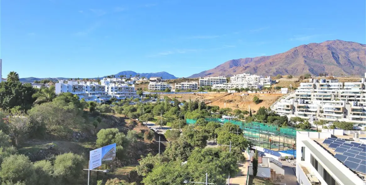 Short-term rent of middle floor apartment in Estepona 10