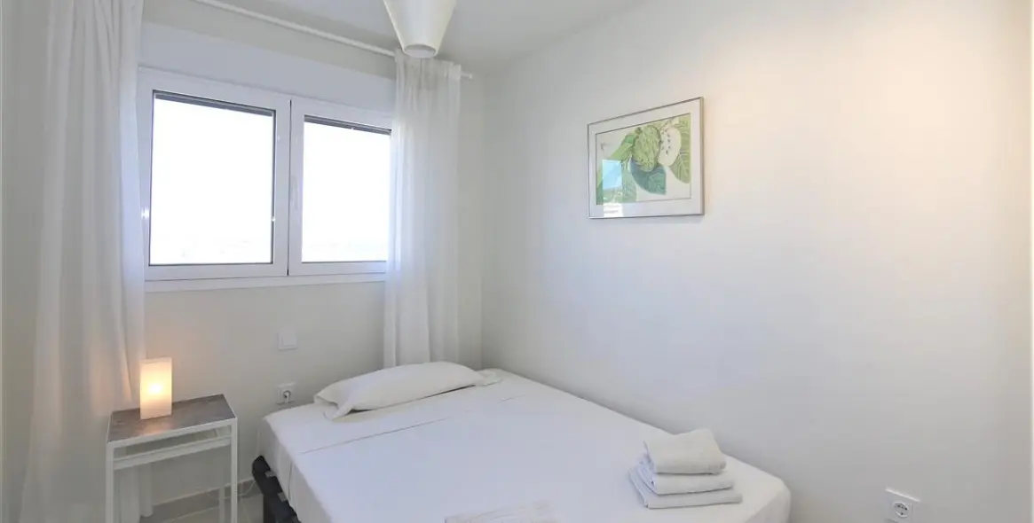 Short-term rent of middle floor apartment in Estepona 13