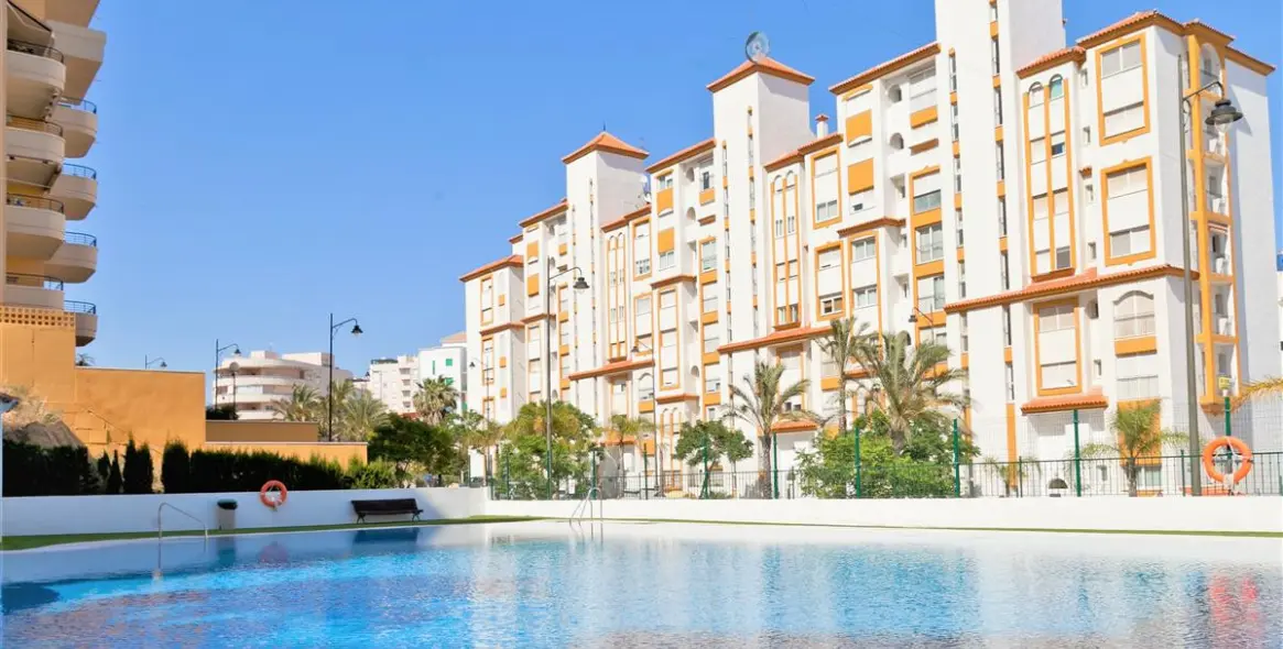 Short-term rent of middle floor apartment in Estepona 14